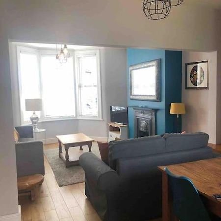 Gloucester Rd 2 Mins Away - Fab, New, Trendy House بريستول المظهر الخارجي الصورة