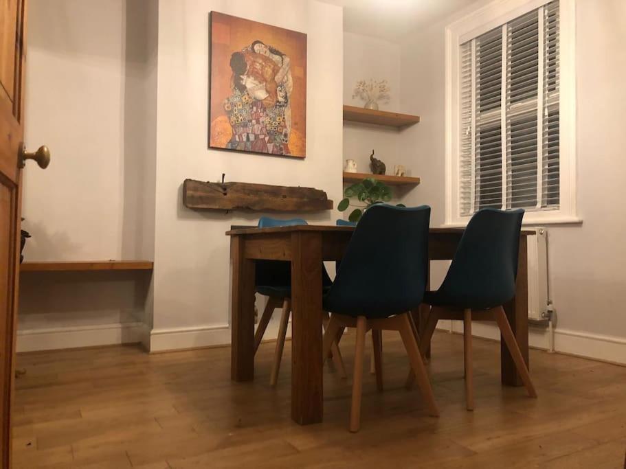 Gloucester Rd 2 Mins Away - Fab, New, Trendy House بريستول المظهر الخارجي الصورة