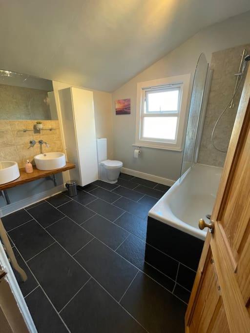 Gloucester Rd 2 Mins Away - Fab, New, Trendy House بريستول المظهر الخارجي الصورة