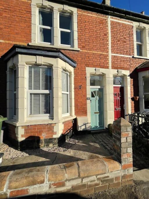 Gloucester Rd 2 Mins Away - Fab, New, Trendy House بريستول المظهر الخارجي الصورة