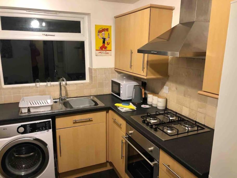 Gloucester Rd 2 Mins Away - Fab, New, Trendy House بريستول المظهر الخارجي الصورة