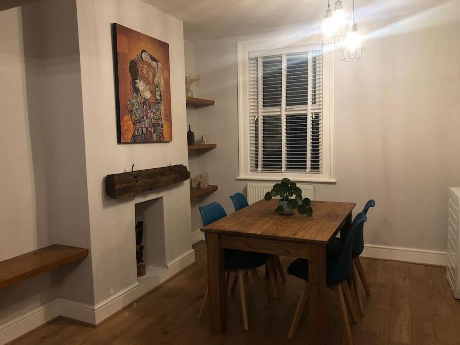 Gloucester Rd 2 Mins Away - Fab, New, Trendy House بريستول المظهر الخارجي الصورة