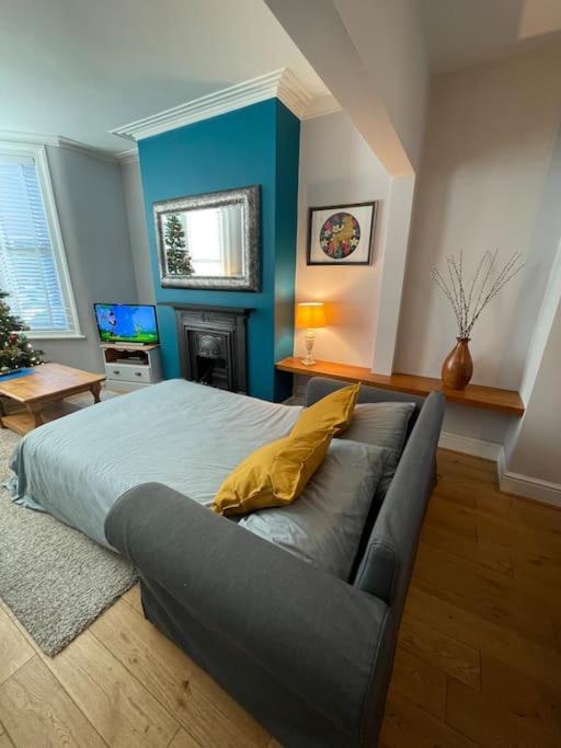 Gloucester Rd 2 Mins Away - Fab, New, Trendy House بريستول المظهر الخارجي الصورة