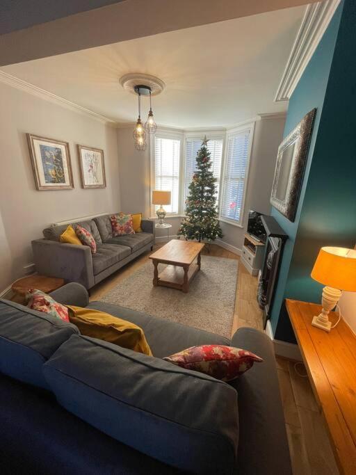 Gloucester Rd 2 Mins Away - Fab, New, Trendy House بريستول المظهر الخارجي الصورة