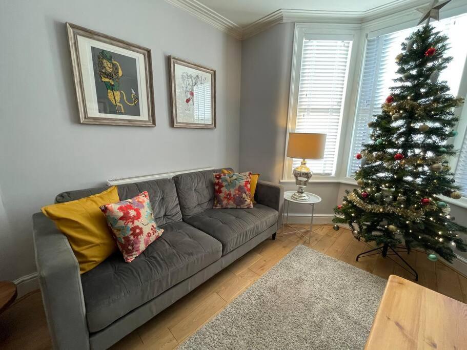 Gloucester Rd 2 Mins Away - Fab, New, Trendy House بريستول المظهر الخارجي الصورة