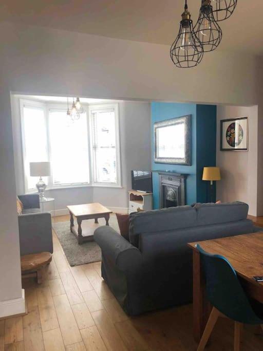 Gloucester Rd 2 Mins Away - Fab, New, Trendy House بريستول المظهر الخارجي الصورة
